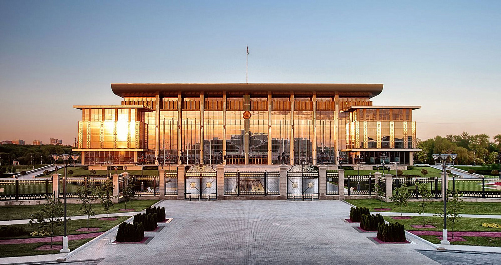 Дворец Независимости по пр-ту Победителей, 12